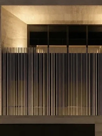 Fin screen with integrated façade lighting at night